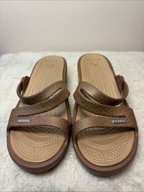 Crocs Disney Mickey Mouse Patricia Strappy Wedge Sandals Size 9 Brown Bronze